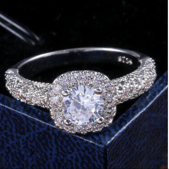 Jewelry - NEW 925 Sterling Silver Beautiful Ring